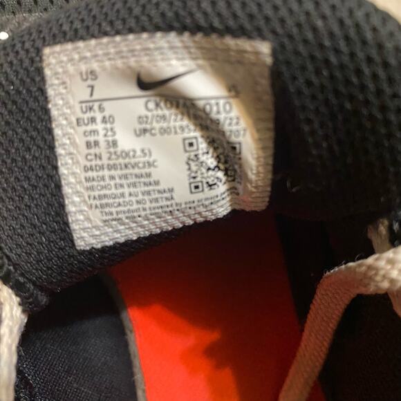 Nike Men's  'Alpha Huarache Elite 3 Turf' Sneakers in Black/White Size 7 - Picture 9 of 10